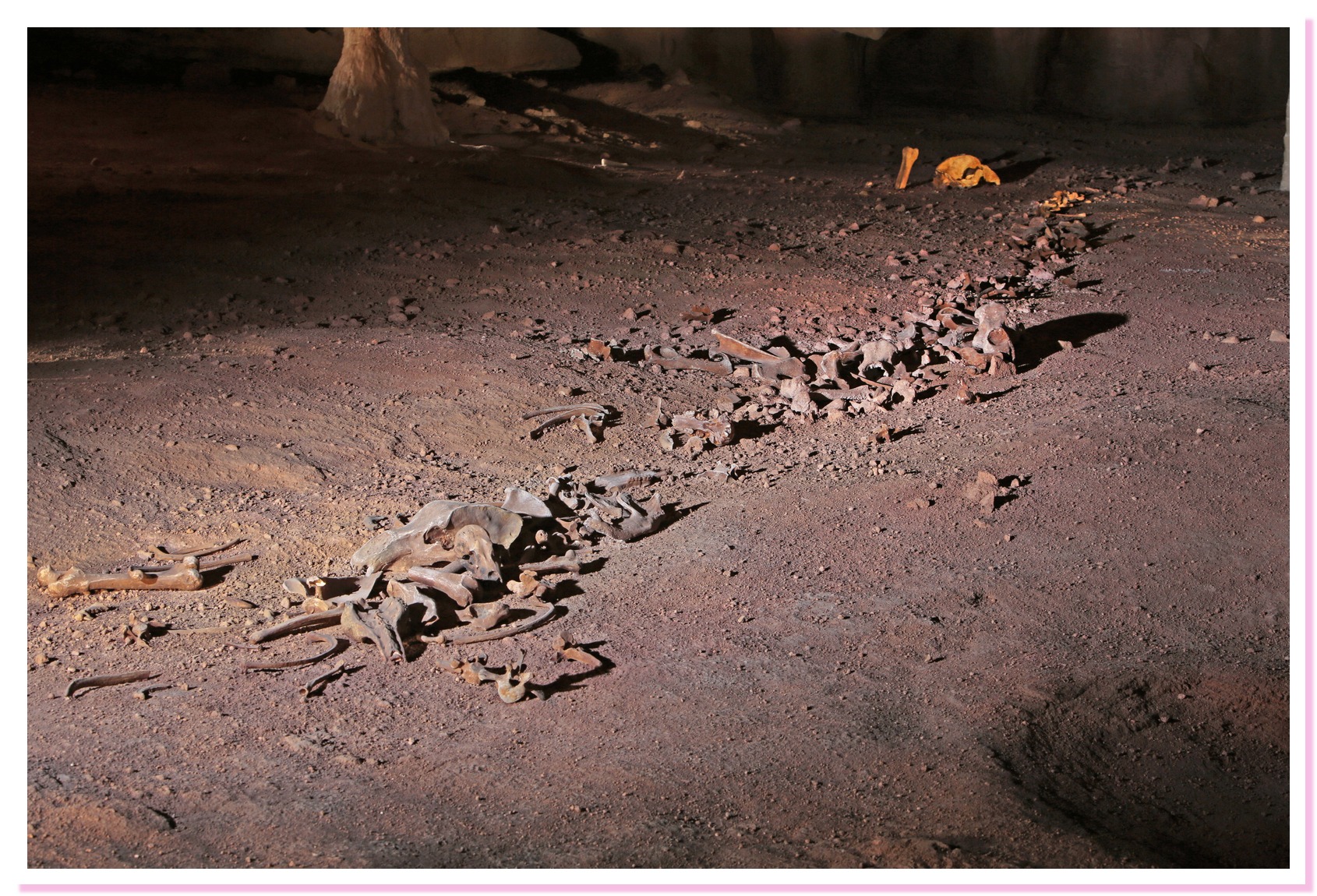 Chaouvet05 Fiume dossa sala di Bagues