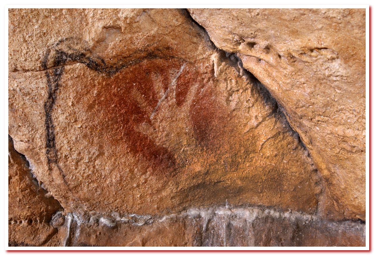 Chauvet16Bis Mano negativa soffiata ocra