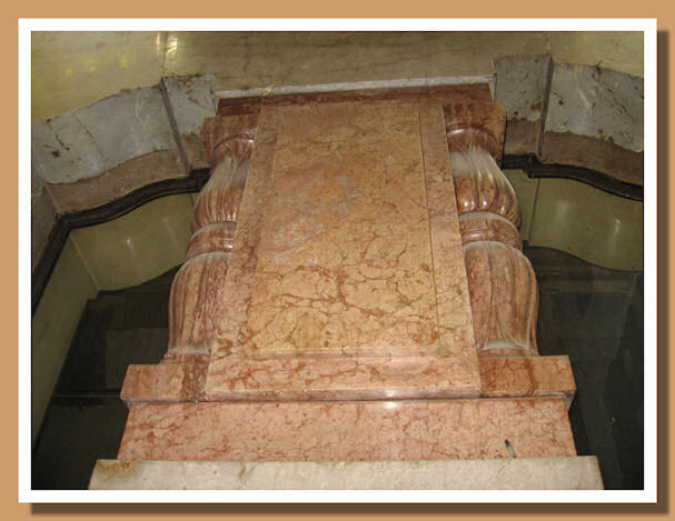 Rosso verona utilizzato nella stazione centrale milano